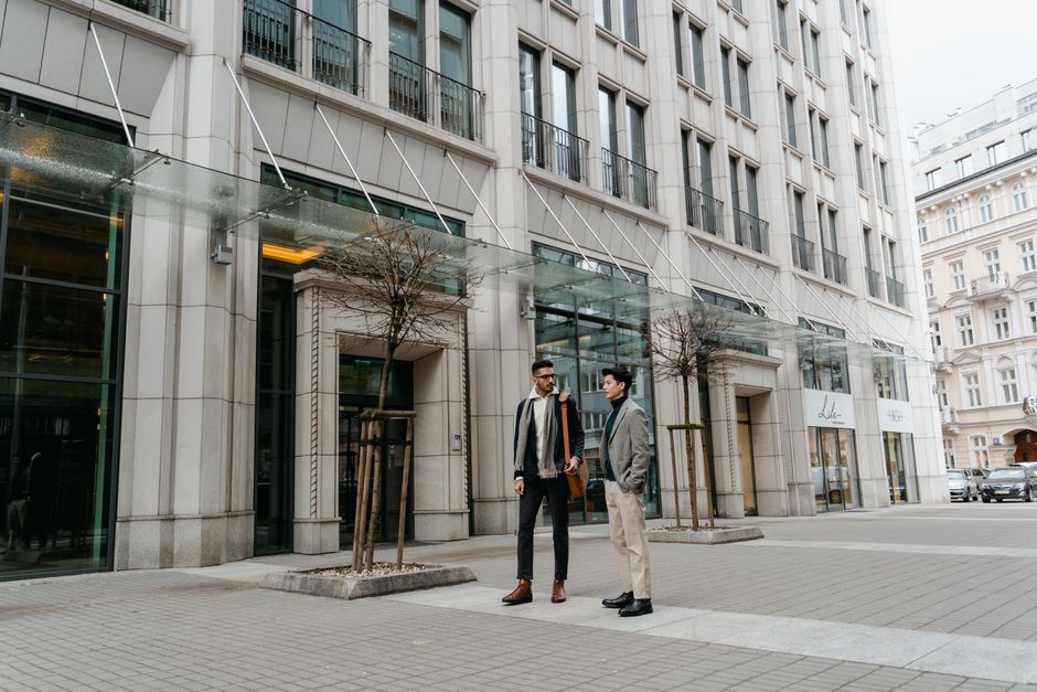 Ministry Of Supply Vs Athleta Performance Workwear: Ministry of Supply vs. Athleta: Which Performance Workwear Fits the Hybrid Office?