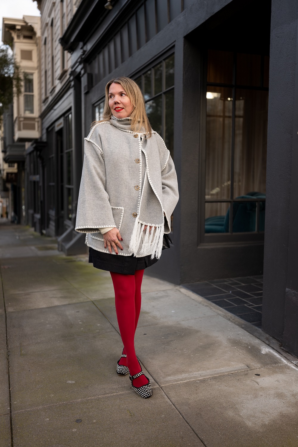 What to wear with red tights